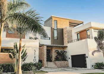 Home Design: Tech, Timber  & Tranquility