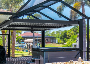 How Experts in Venice Perfect the Pool Cage Installation Process